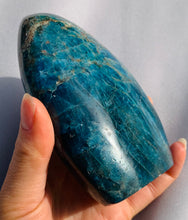 Load image into Gallery viewer, Apatite Freeform With Flash - Dragon Mama Crystals 