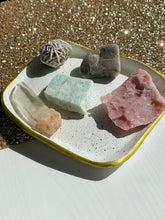 Load image into Gallery viewer, MYSTERY Raw Gift Set - Dragon Mama Crystals 
