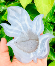 Load image into Gallery viewer, Agate Crystal Leaf 1 - Dragon Mama Crystals 