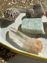 Load image into Gallery viewer, MYSTERY Raw Gift Set - Dragon Mama Crystals 